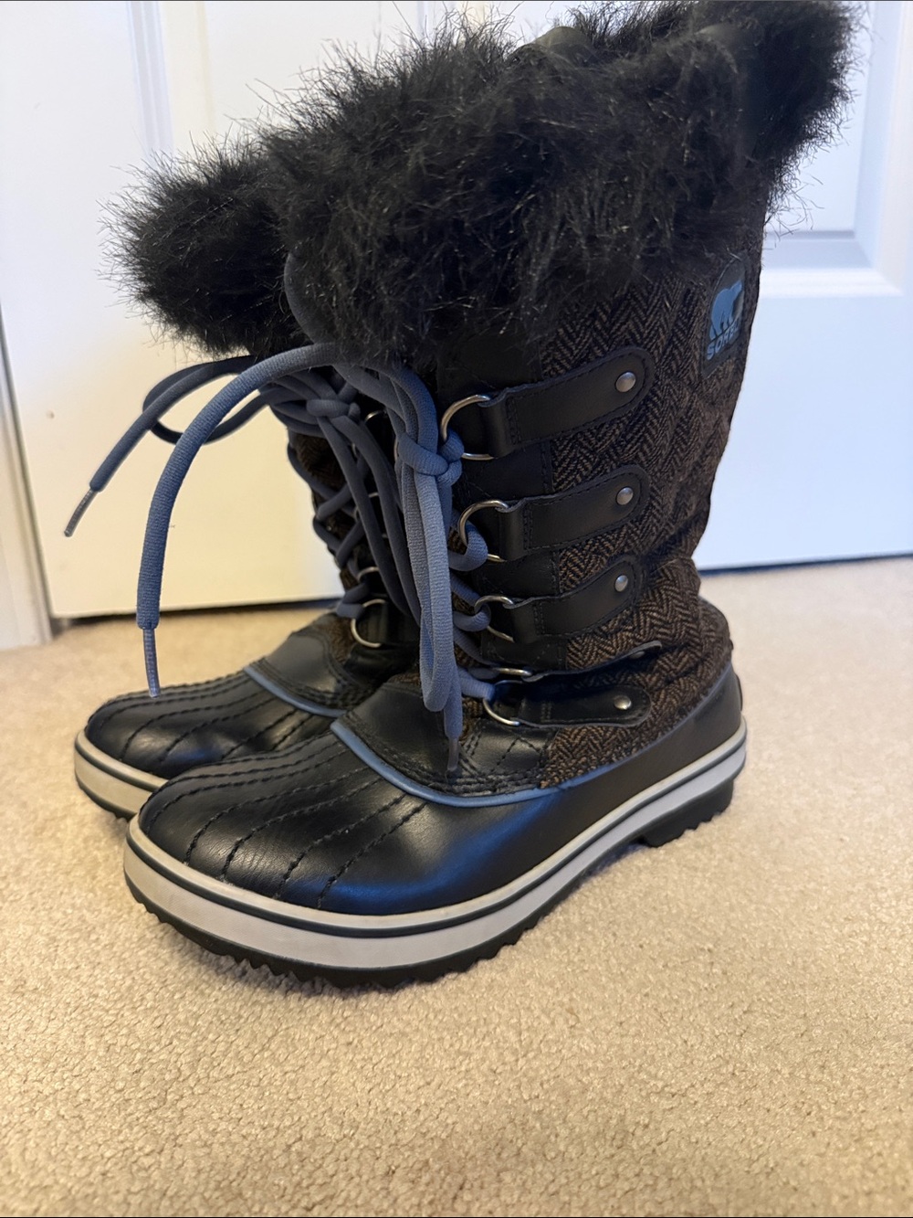 Sorel Women's Black and Brown Faux-Fur Lace-Up Winter Boots size 7.5